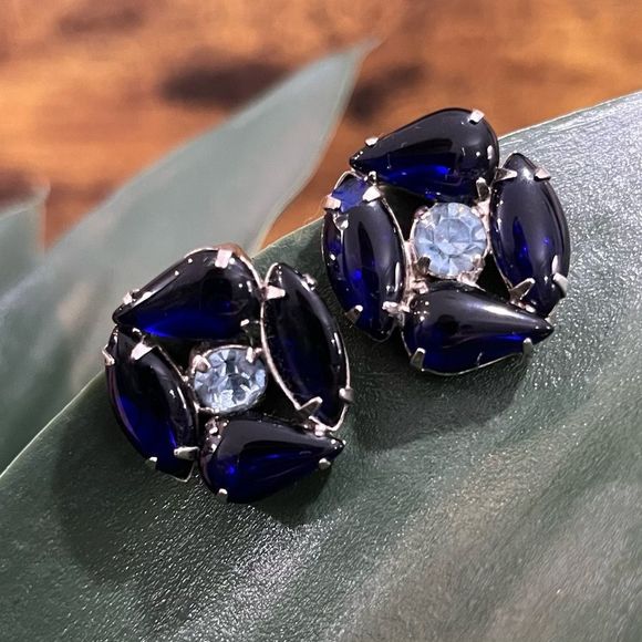 VINTAGE BLUE STONE CLIP-ON EARRINGS - Picture 3 of 8